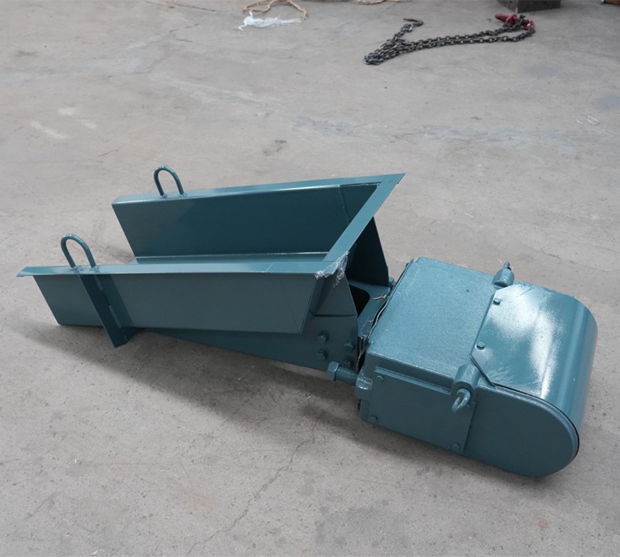 सेपरेटर के साथ इलेक्ट्रोमैग्नेटिक वाइब्रेटिंग फीडर